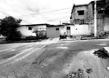 Guia para o autoconstrutor em terrenos periféricos da cidade de Sete Lagoas - Código Aberto de Obras <br>Jonathas Barrias Correia Guia para o autoconstrutor em terrenos periféricos da cidade de Sete Lagoas - Código Aberto de Obras Jonathas Barrias Correia